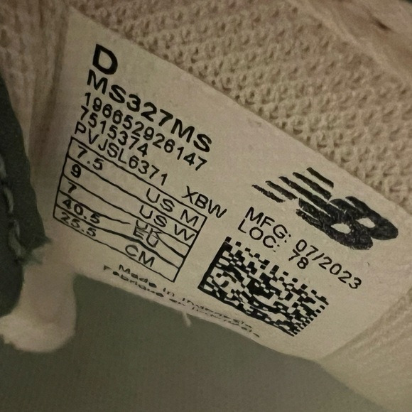 MAKE AN OFFER NEW BALANCE 327 Heritage Sneakers in Sage Juniper - Picture 5 of 6